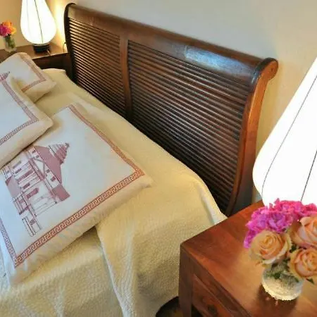 Sleeps 8 Pool Moltrasio