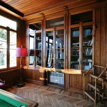 Sleeps 8 Pool Moltrasio